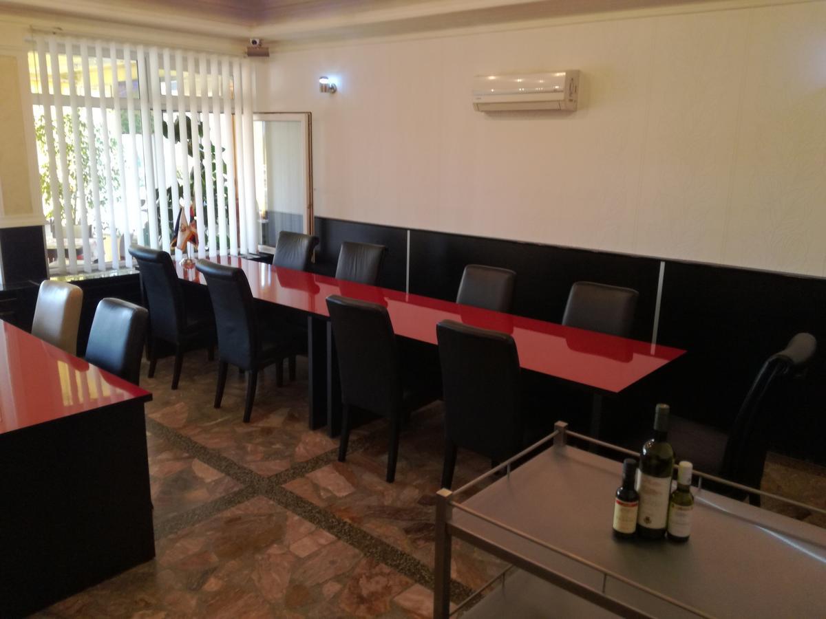 Tri Sesira Ljubovija Hotel Екстериор снимка