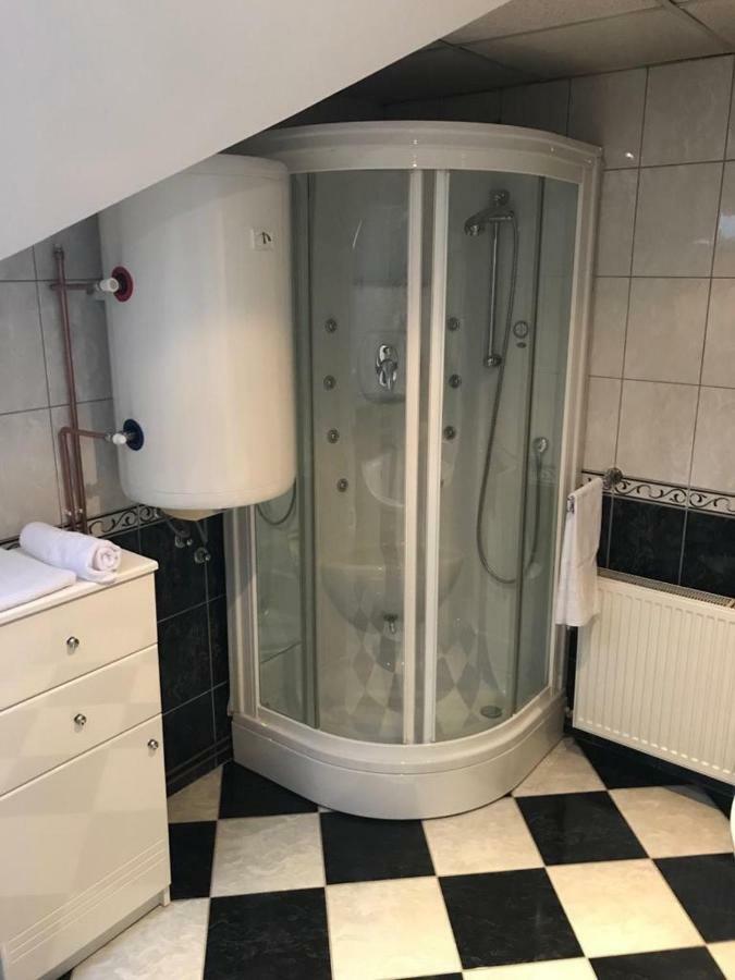Tri Sesira Ljubovija Hotel Екстериор снимка