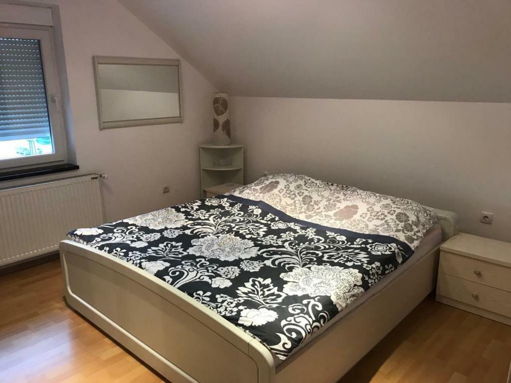 Tri Sesira Ljubovija Hotel Екстериор снимка