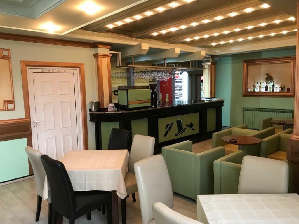 Tri Sesira Ljubovija Hotel Екстериор снимка