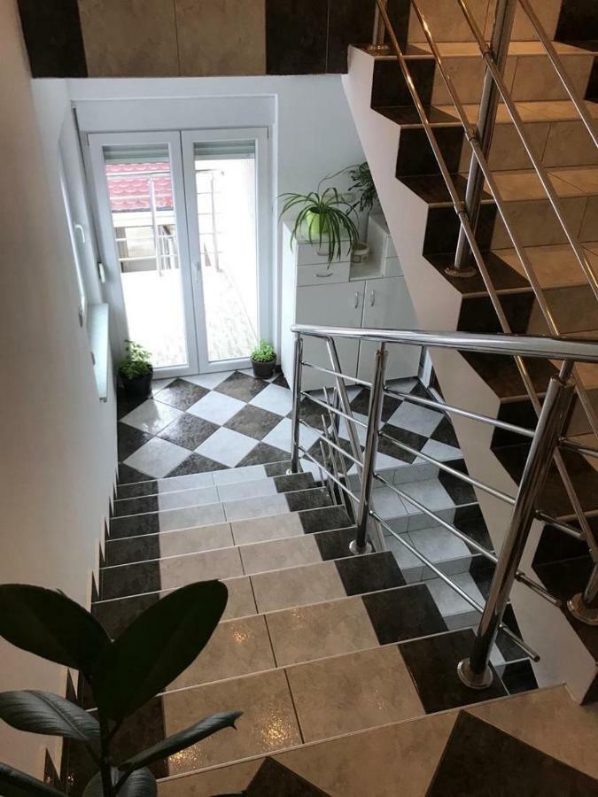 Tri Sesira Ljubovija Hotel Екстериор снимка